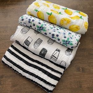 4 Muslin swaddle blankets